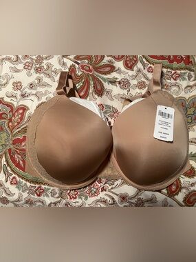 PRICE DROP!! NWT SOMA Vanishing 360 Perfect Coverage Bra with Lace Trim